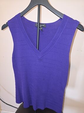 Cable & Gauge Purple V-Neck Sleeveless Knit Tank